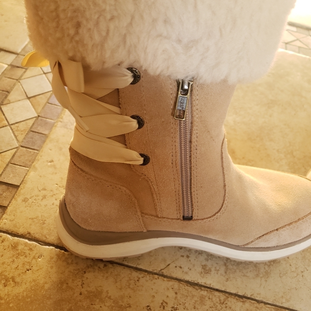 Uggs - Picture 8 of 8